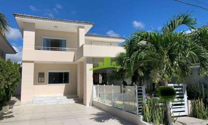 Casa à venda na Priscila Dutra, Lauro de Freitas: 5 suítes, piscina, espaço gourmet, 4 vagas e infraestrutura completa. PORTEIRA FECHADA