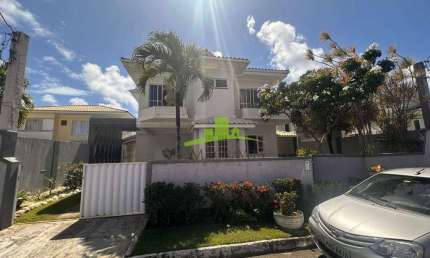 Casa à venda em Lauro de Freitas: 3 suítes, área gourmet, gabinete e 3 vagas. Condomínio Vilas do Bosque com lazer completo. Agende sua visita!
