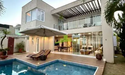 Casa de Luxo em Alphaville Litoral Norte 1 | 4 Suítes | 306m² | Piscina Privativa | Energia Solar | R$ 2.540.000