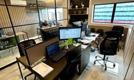 Sala comercial decorada à venda no multiplus empresarial | lauro de freitas - ba | pitangueiras | 46m² | 2 vagas de garagem | r$ 470.000