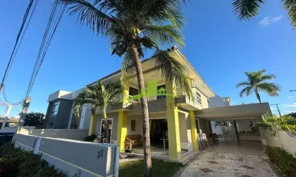 Casa à Venda na Priscila Dutra, Condomínio, 340m², 4 Suítes, Área Gourmet com Piscina, Energia Solar. Alto Padrão. Lauro de Freitas.