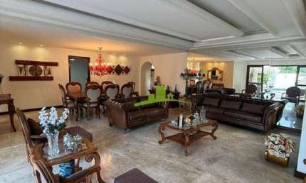 Casa Alto Padrão à Venda no Residencial Jardim Itaigara, Salvador: 5 Suítes, 560m², Piscina e Área Gourmet, Escritório. Conforto e Sofisticação!