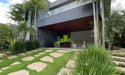 Casa de Luxo à Venda no Alphaville Litoral Norte 1, 340m², 4 Suítes, Piscina Pedra Hijau, Energia Solar, Alto Padrão, Conforto e Exclusividade!
