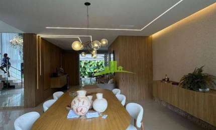ALPHAVILLE LITORAL NORTE 1, Casa Alto Padrão à Venda 333m², 4 Suítes, PORTEIRA FECHADA, Piscina com Hidro, Gourmet. Sofisticação e Conforto no Litoral
