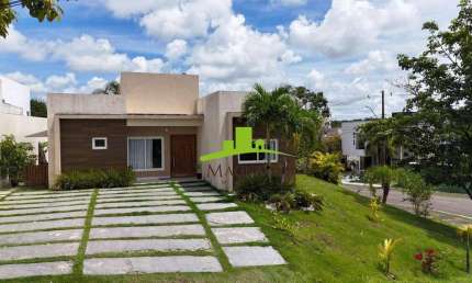 Casa Térrea à Venda no Alphaville Litoral Norte 2, 205m², 4 Quartos, Suíte com Closet, Piscina com Deck, Terreno de Esquina, Energia Solar. Camaçari