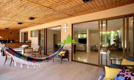 CONDOMÍNIO JARDIM CALIFÓRNIA. Casa Alto Padrão à Venda em Pituaçu, 922m² de Terreno, 4 Quartos, 3 Suítes, Piscina, Energia Solar e Reúso de Água.
