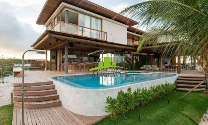 PRAIA DO FORTE. Casa de Luxo à Venda no Condomínio Piscinas Naturais (Etapa Tartarugas) 840m², 6 Suítes, Automação Completa, Mobiliada, Alto Padrão