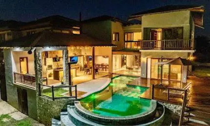 PRAIA BELLA. Casa de Luxo à Venda em Praia do Forte, 409m², 5 Suítes, Piscina com Hidromassagem. Espaço Gourmet, Acesso Privativo à Praia. Alto Padrão