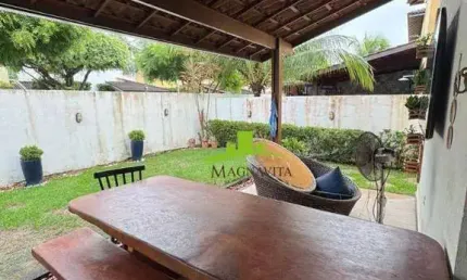 Vilas do Atlântico. Casa à venda 4 quartos (3 suítes), 250m², reformada, armários planejados. Espaço Gourmet. Área verde Jardim. Lauro de Freitas
