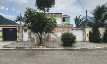 Casa de alto padrão com 4 dormitórios no canto do forte – praia grande