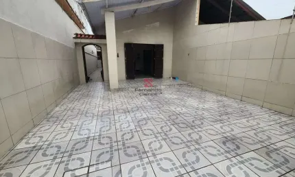 Casa semi mobiliada a 80m da praia com 3 dormitórios e área gourmet - solemar