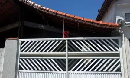 Casa geminada 2 dormitórios 1 suíte e área gourmet no maracanã - praia grande