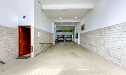 Sobrado comercial/residencial com ampla área de lazer e salão no boqueirão
