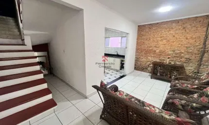 Sobrado 3 dormitórios e quintal amplo – próximo à costa machado, praia grande