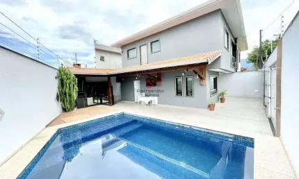 Sobrado alto padrão, com piscina e churrasqueira, 3 dormitórios 1 suíte 3 vagas