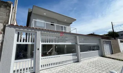 Casa nova sobreposta alta com sacada em condomínio – acabamento moderno