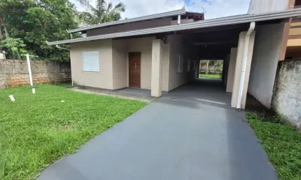 Casa no balneário princesa do mar, com 03 quartos, pertinho do mar!
