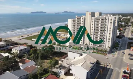 Bangalô Beach Club - Seu Pé na Areia em Itapoá com Vista Permanente para o Mar