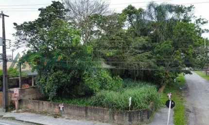 Terreno no balneário paese, frente asfalto e quadra mar. único lote disponível para venda frente rua corvina