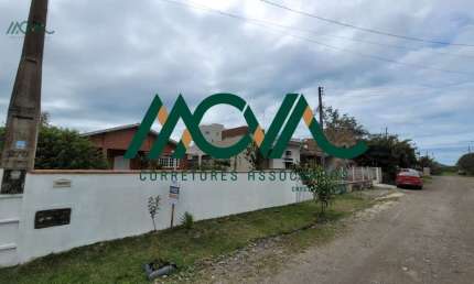 Casa à Venda em Itapoá - 3 Quartos, 100m da Praia, Oportunidade Imperdível!