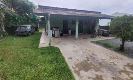 Casa com excelente terreno e localização privilegiada em Itapoá/SC