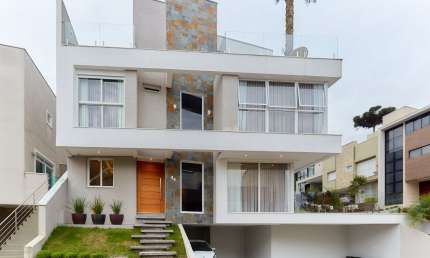 Casa de Alto Padrão à Venda em Condomínio Fechado – Uberaba, Curitiba