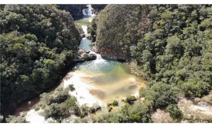 Fazenda à venda, com uma das cachoeiras mais lindas da Serra da Canastra!