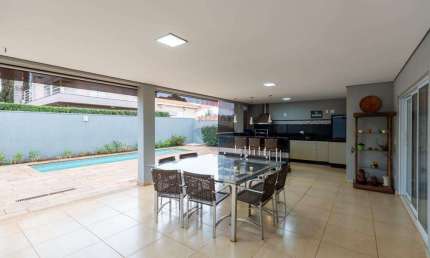 Casa(sobrado), 4 quartos  área de 300m² à venda no Condomínio Santa Mônica II