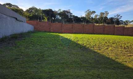 'Terreno de 300m² em condomínio fechado com total segurança e tranquilidade'
