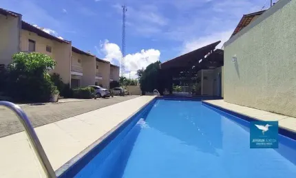 Casa em Condomínio Fechado no Bairro Lagoa Redonda - Avenida Maestro Lisboa, Fácil Acesso a Av. Washington Soares e Porto das Dunas, 171m2, Varandão, 04 Quartos, Sendo 03 Suítes, até 04 Vagas, Lazer C