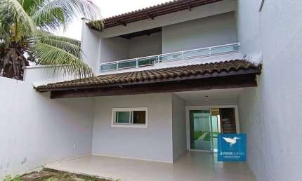 Casa Duplex / Sobrado com Amplo Terreno na Região Central do Eusébio, Amplo Recuo Frontal, 163m2, 03 Suítes, Master com Varanda, Cozinha com Armários, 04 ou Mais Vagas