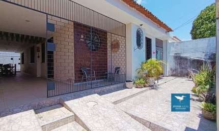 Casa Plana Próximo ao Lago Jacarey no Bairro Cambeba, Ótima Rua e Vizinhança, Perto de Supermercado, Padaria, Escola, 127m2, 03 Quartos, Dependência, 02 Vagas