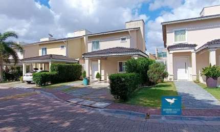 Casa Duplex com Móveis Projetados em Condomínio no Eusébio Próximo aos Shoppings, Energia Solar, Amplo Deck Privativo, Amplo Quintal e Lote, 03 Suítes, 240m2, Closet, 03 Vagas, Lazer Completo