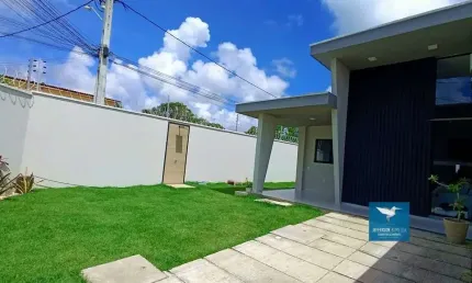 Casa Plana em Amplo Lote de Esquina com Energia Solar e Móveis Projetados em Eusébio, 03 Quartos, 90m2 de Construção, Lote de 280m2, Sala com 02 Ambientes, Pé Direito Alto, 04 Vagas