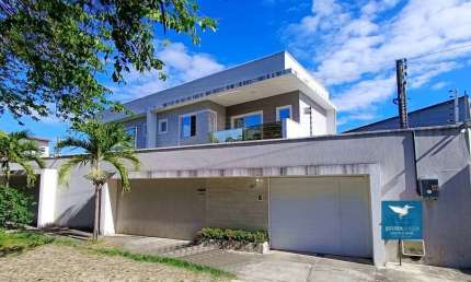 Alugo Casa Duplex com Varandão e Deck em Rua Pública no Eusébio, Ótima localização Próximo a Estrada do Fio e Fortaleza, 221m2, 03 Suítes, 02 Vagas