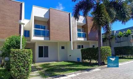 Alugo Casa Duplex em Condomínio na Região Central de Eusébio, 03 Suítes, Master com Closet e Varanda, 111m2, 02 Vagas. Próximo ao Centro e Avenida Eusébio de Queiroz. Lazer Completo