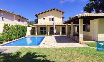 Alugo Casa com Móveis Projetados, Deck e Piscina Privativos em Condomínio no Eusébio, Amplo Lote com 650m2, Casa com 250m2, 04 Suítes, Gabinete, 04 Vagas