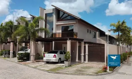 Alugo Casa Duplex / Sobrado com Deck Privativo em Condomínio no Melhor do Eusébio, Pertinho do Posto Lua, Colégio Antares e Shoppigns, 04 Suítes, 05 Vagas, 200m2, Lote 230m2. Lazer Super Completo