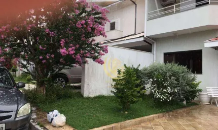 Sobrado com 4 dormitórios à venda, 321 m² por R$ 1.250.000,00 - Esplanada Independência - Taubaté/SP