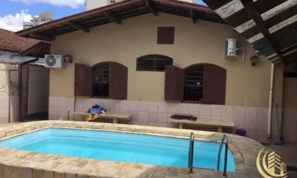 Casa 5 dormitorios com 3 suites à venda, Centro, Taubaté.
