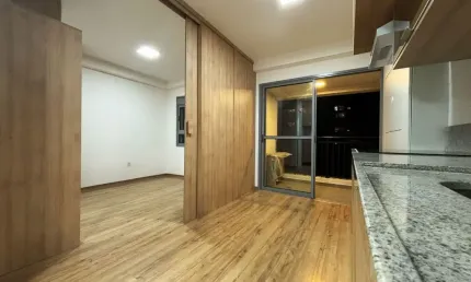 Apartamento mobiliado com móveis planejado e varanda para locação em Moema
