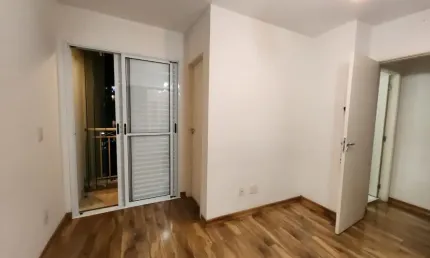 Apartamento SEMI MOBILIADO COM SACADA a venda/permuta no Centro-Parque São Lucas em São Paulo
