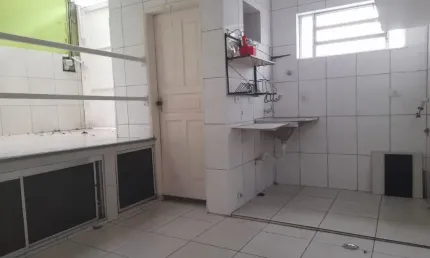 Belo sobrado na vila ema, rua tranquila, perto de hipermercados, atacadistas, estação do monotrilho