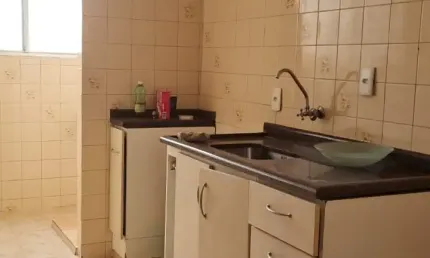 Excelente localização!!! Apartamento mobiliado e com armários nos quartos e na cozinha -  2 dormitórios 55 metros, 1 vaga