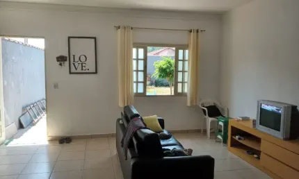 Casa sobrado em mongaguá com sala ,cozinha ,2 dormitórios e 3 banheiros. quintal nos fundos. 80m² de área construída