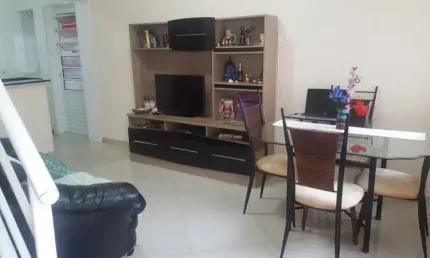 Casa na Vila Bela em condomínio fechado com 75mts² , são 2 dormitórios, sala, cozinha, banheiro, lavabo, lavanderia, churrasqueira própria e 2 vagas na garagem.