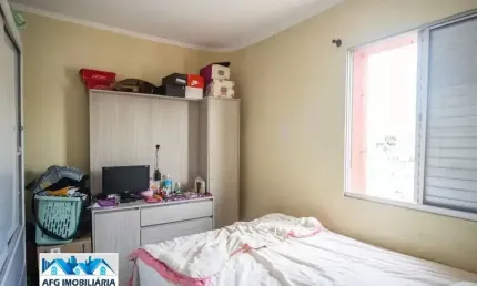 Apartamento em SCS, Nova Gerti, 59mts², 2 dormitórios, 1 vaga, cozinha planejada, passa-prato, banheiro reformado, porcelanato e sanca no teto.
