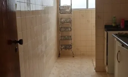 Excelente localização!!! apartamento mobiliado e com armários nos quartos e na cozinha -  2 dormitórios 55 metros, 1 vaga.