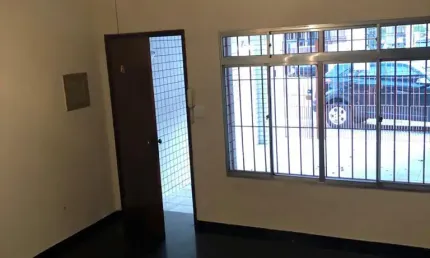 Execelente localização! Sobrado em Santo André, Jardim Bela Vista, com 127mts² de área útil, 2 dormitórios, sala, cozinha, ampla, 2 banheiros, sendo um com banheira de hidromassagem, lavanderia e disp