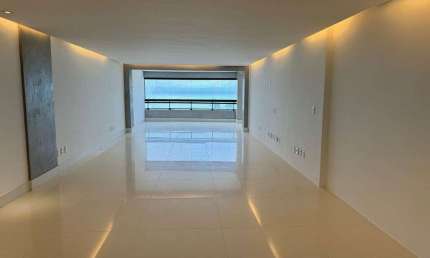 Apartamento com 200 metros sendo 3 suítes com vista para o mar